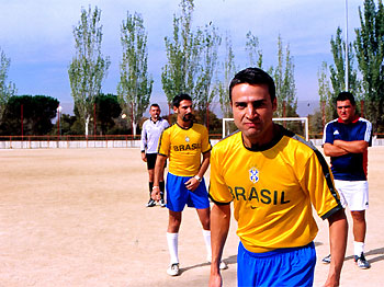 Alberto San Juan concentrado en el partido