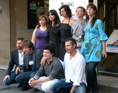<i>The protagonists of Gordos with director Daniel Sanchez Arevalo.</i>